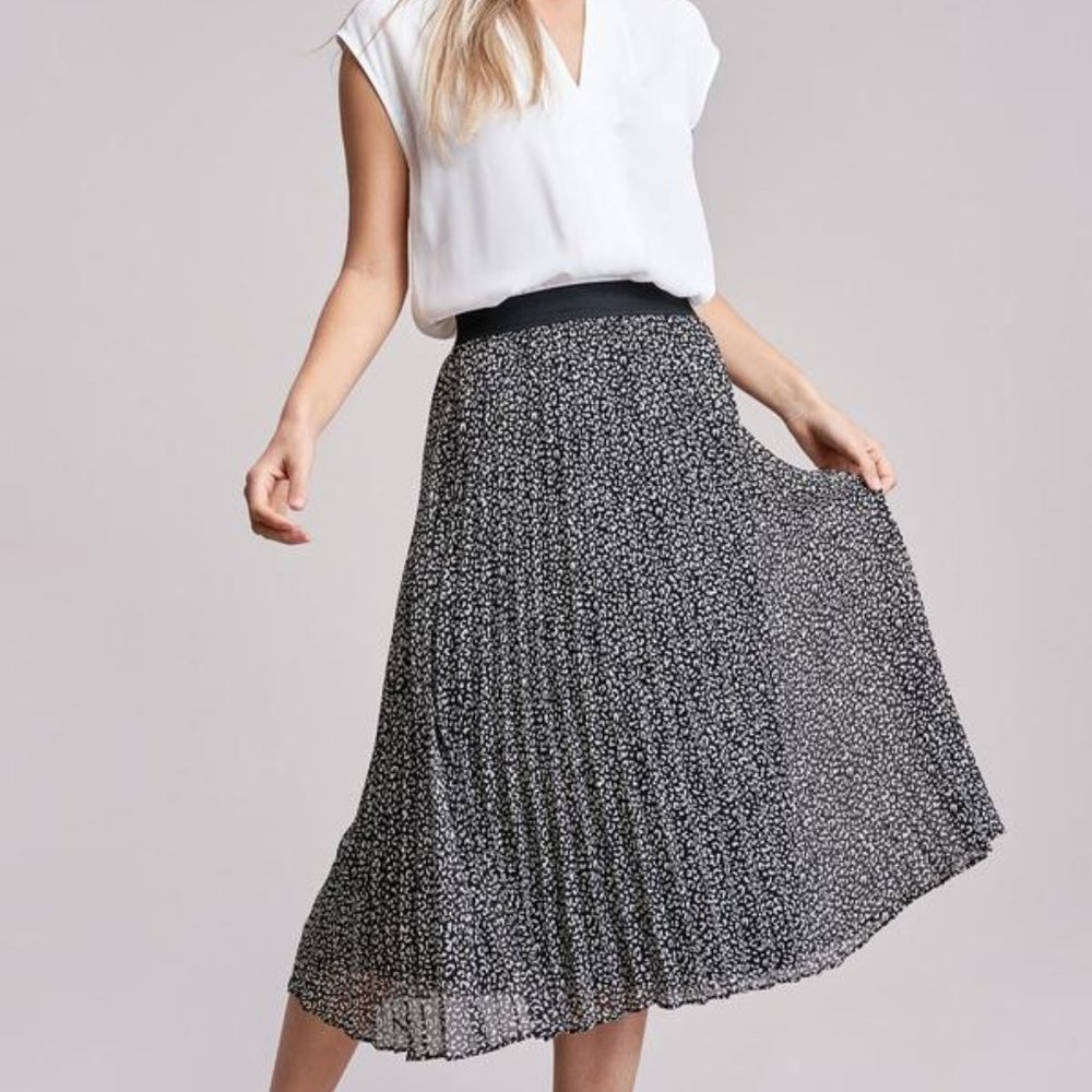 Array Black Ivory Leopard Toole Pleated Midi Skirt